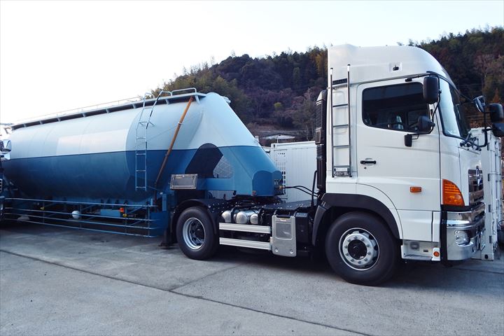 《神戸市灘区》週払いOK・2ｔ～4ｔ車での工場内施設への給油作業及び配送ドライバー！（週休2日・駅チカ）