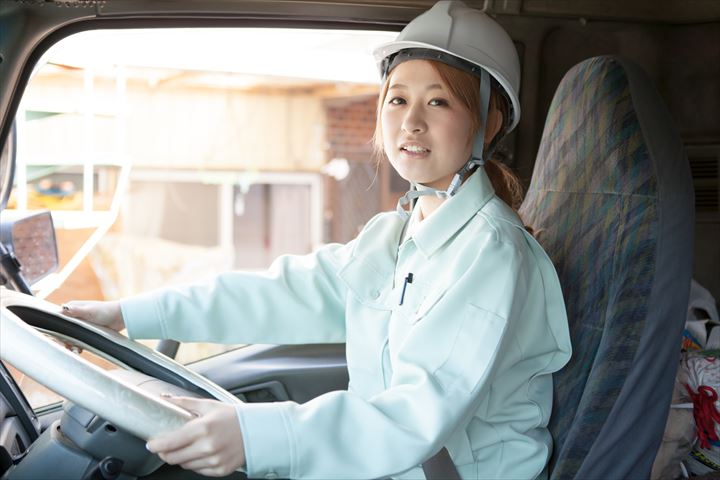 《西尾市》週払いOK・大型ウイング車での自動車部品のセンター間配送ドライバー！（Web面接OK・土日祝休み）