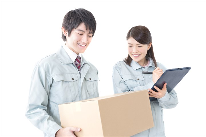 《周南市》週払いOK・4ｔ車での企業向け一般貨物の集配ドライバー！（土日祝休み・日勤）