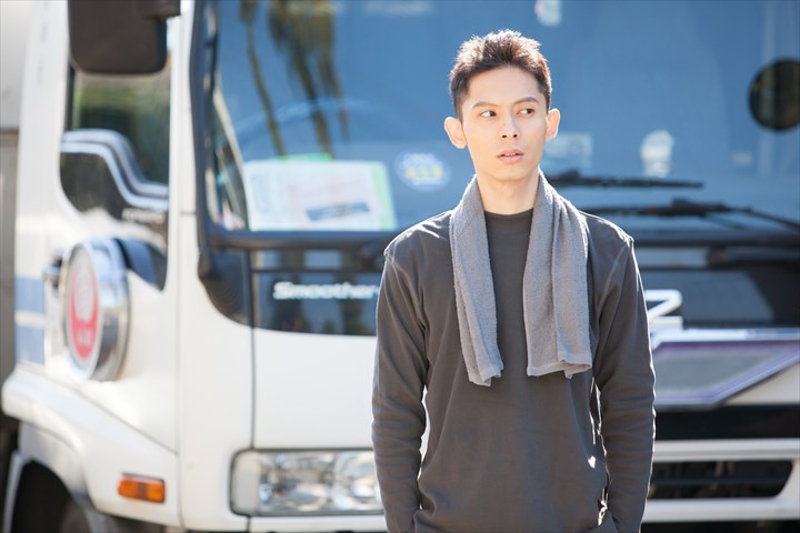 《伊賀市》週払いOK・3ｔ車でのタイヤの配送ドライバー！（週休2日・高時給）