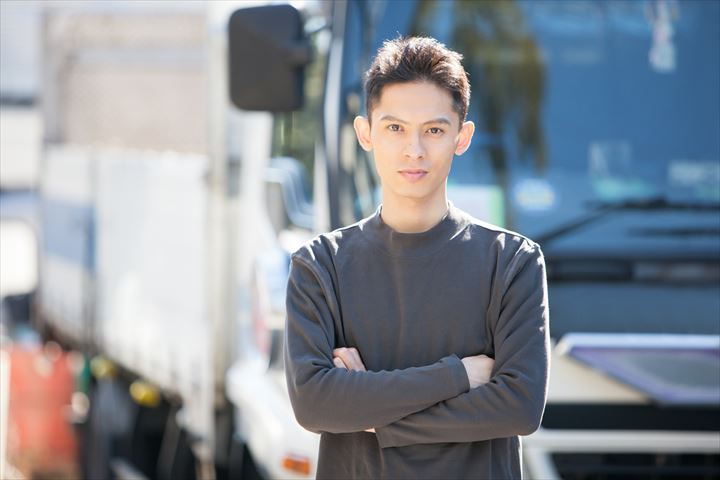 《富士市》週払いOK・4ｔパッカー車での企業などからの古紙回収ドライバー！（土日祝・日勤帯）