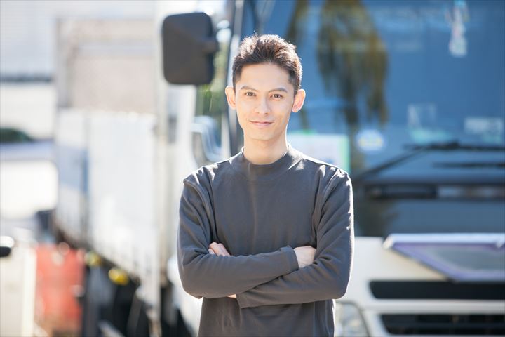 《八尾市》週払いOK・2ｔ～4ｔ車での車両の陸送ドライバー！（Web面接OK・土日祝休み）