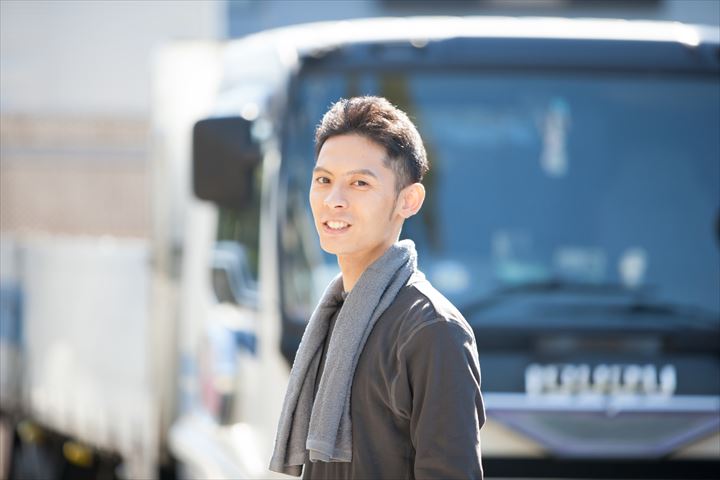 《八尾市》週払いOK・2ｔ車での建築資材の店舗配送ドライバー！（（Web面接OK・高時給）
