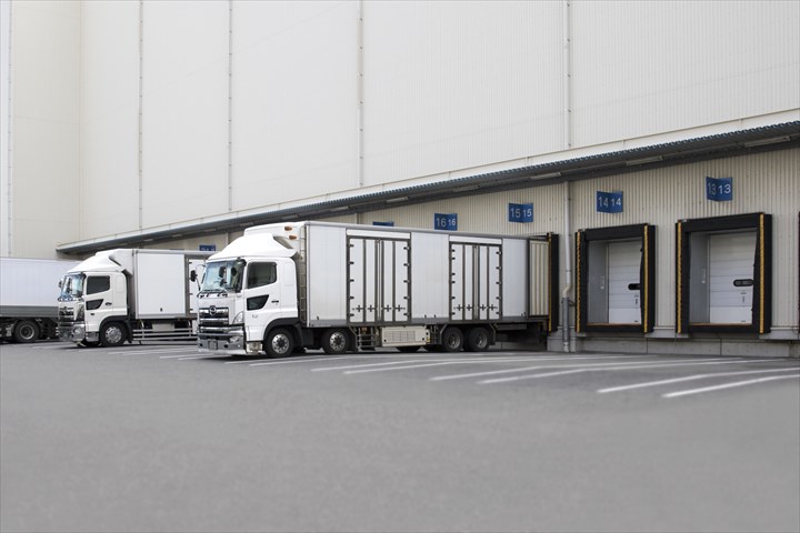 《柏市》週払いOK・大型車での一般貨物のセンター間集配ドライバー！（Web面接OK・高時給）