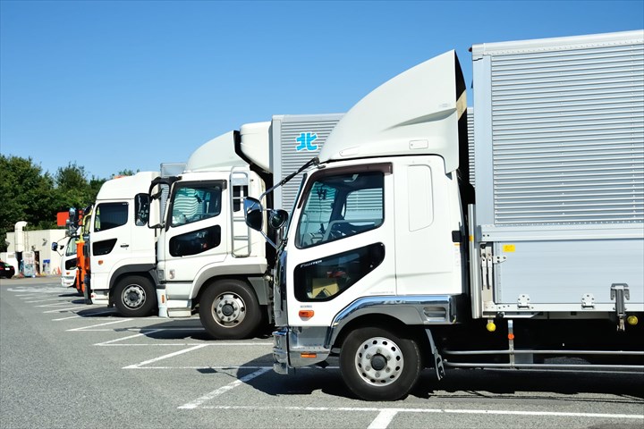 《北葛城郡広陵町》週払いOK・大型車でのチルド食品の店舗配送ドライバー！（Web面接OK・高収入）