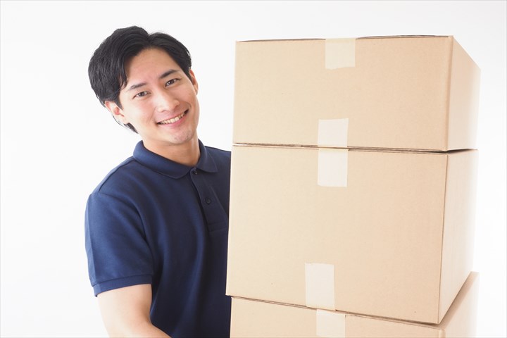 《相模原市南区》週払いOK・4ｔ車でのチルド食品のセンター間配送ドライバー！（固定休み・日勤）