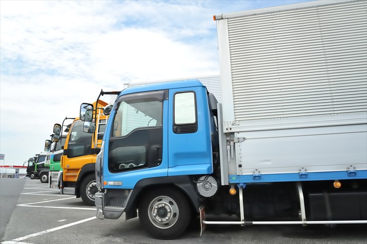 《世田谷区》週払いOK・大型車での車両の陸送ドライバー！（Web面接OK・シニアOK）