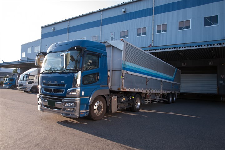 《習志野市》週払いOK・大型車での雑貨・食品などのセンター間配送ドライバー！（高時給・週休2日）