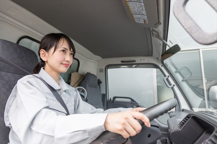 《久世郡久御山町》週払いOK・3ｔ車での食品の店舗配送ドライバー！（Web面接OK・ルート配送）