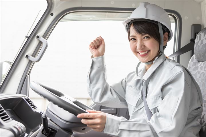 《戸田市》週払いOK・4ｔパッカー車での段ボール回収ドライバー！（Web面接OK・週休2日）