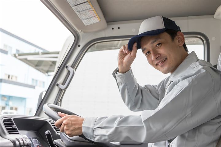 《桑名市》週払いOK・1.5ｔ～2ｔ車でのタイヤの店舗配送ドライバー！（高時給・曜日固定休み）