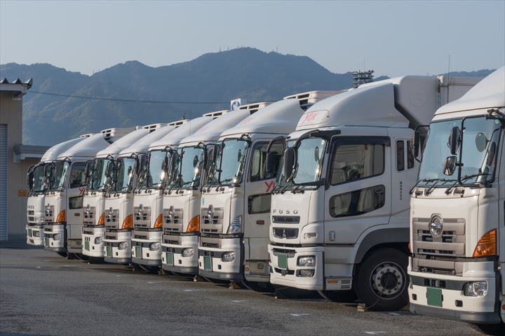 《千葉市稲毛区》週払いOK・3ｔ～4ｔ車でのコンビニへの食品配送ドライバー！（Web面接OK・ルート配送）