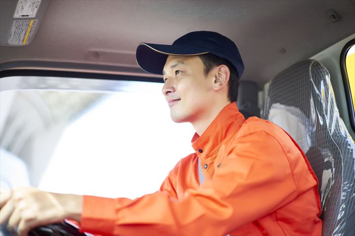 《中央区》週払いOK・1ｔ車での氷やドライアイスの店舗配送ドライバー！（Wワーク・高時給）