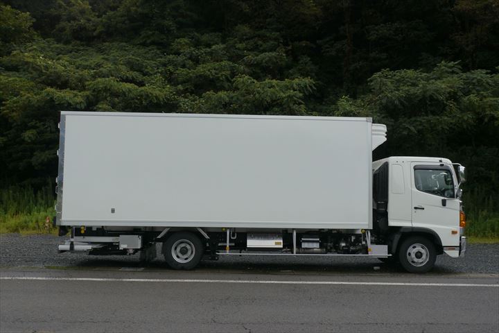 《神戸市東灘区》週払いOK・大型車での冷蔵、冷凍食品のセンター間配送ドライバー！（週休2日・時間外勤務ほぼ無し）