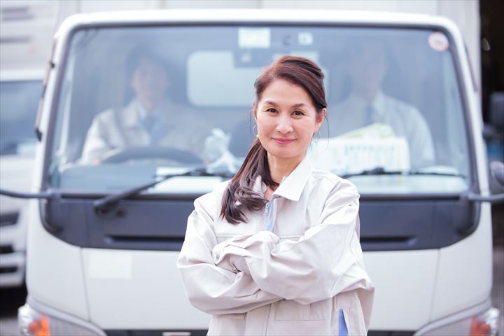 《八千代市》週払いOK・4ｔ車でのスーパーへのチルド品の配送ドライバー！（Web面接OK・高収入）