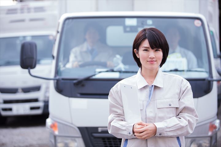 《久世郡久御山町》週払いOK・3ｔ～4ｔ車での店舗やセンターへの食品配送ドライバー！（週休2日・週3～相談可）