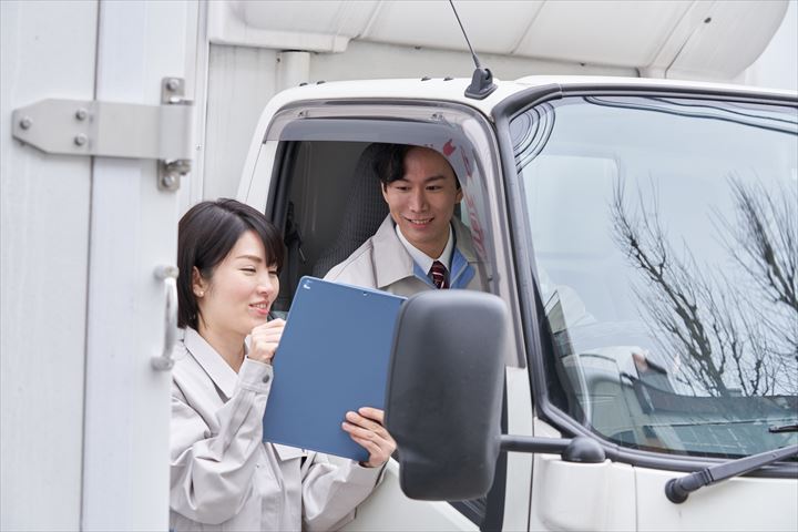 《相模原市南区》週払いOK・4ｔ車でのチルド商品のセンター間配送ドライバー！（ルート配送・高収入）