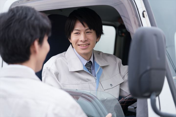 《稲城市》週払いOK・大型車での冷蔵、冷凍品のセンター間配送ドライバー！（Web面接OK・土日祝休み）