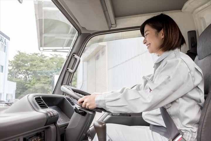 《練馬区》週払いOK・1ｔ車での水道部品の配送ドライバー！（Web面接OK・高収入）