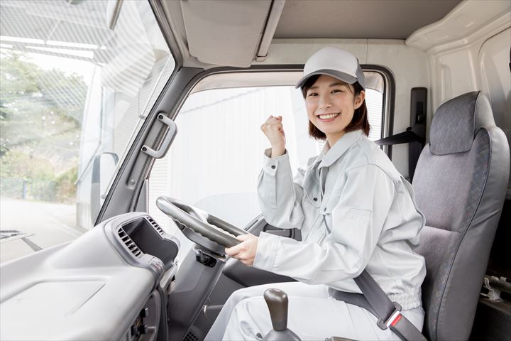 《大和郡山市》週払いOK・4ｔ車でのスーパーへの冷蔵食品の配送ドライバー！（Web面接OK・WワークOK）