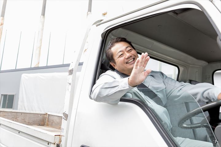 《茨木市》週払いOK・普通～2ｔ車での現場や倉庫への空調冷凍機器の配送ドライバー！（Web面接OK・土日祝休み）