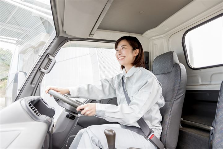 《榛原郡吉田町》週払いOK・大型車での工場等への玩具や資材類の集配ドライバー！（Web面接OK・土日祝休み）