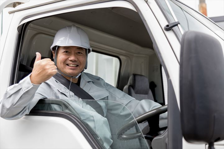 《春日井市》週払いOK・3ｔ車での冷凍商品の店舗配送ドライバー！（高収入・曜日固定休み）