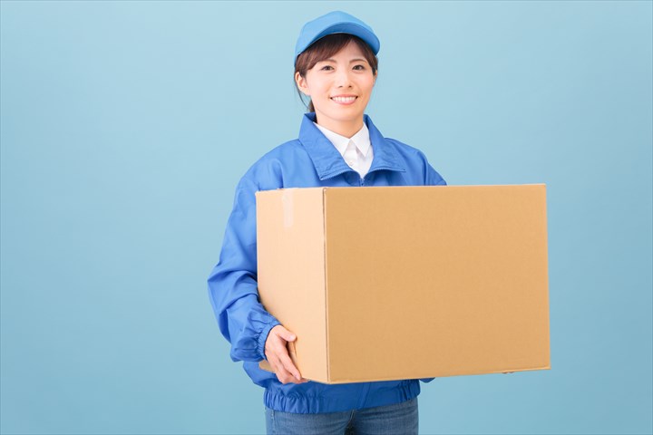 《町田市》週払いOK・4ｔ車でのコンビニ向けチルド商品のセンター間配送ドライバー！（ルート配送・週休2日）