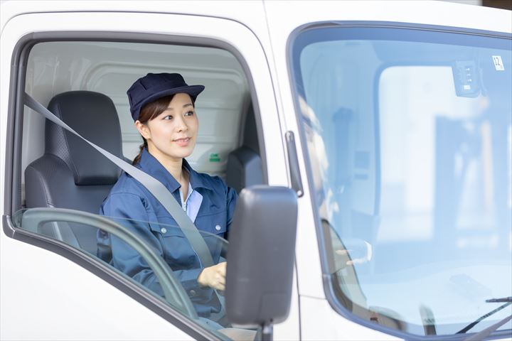 《神戸市西区》週払いOK・2ｔ～3ｔ車での中学校への給食や食器の配送ドライバー！（Web面接OK・短期2026年7月末まで）