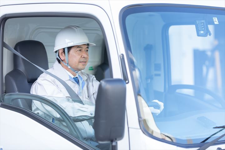 《四日市市》週払いOK・2ｔ車での企業向け一般貨物の集配ドライバー！（高時給・曜日固定休み）