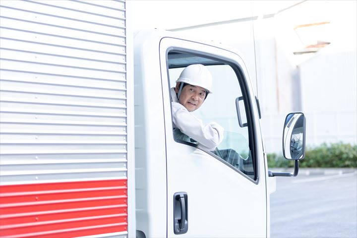 《中津川市》週払いOK・4ｔ車での段ボール製品の工場間配送ドライバー！（土日休み・高時給）