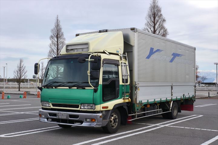 《大阪市西淀川区》週払いOK・4ｔ車でのセンターへのドライ食品の配送ドライバ―！（週休2日・資格を活かす）