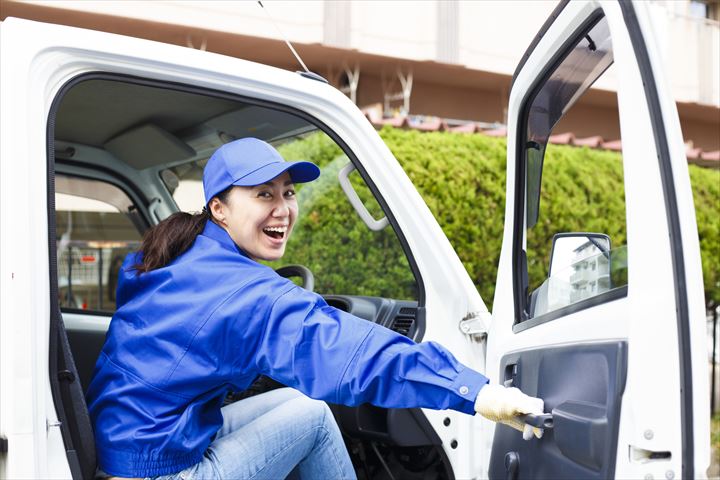 《姫路市》週払いOK・2ｔ～3ｔ車での酒類の店舗配送ドライバー！（Web面接OK・週休2日）