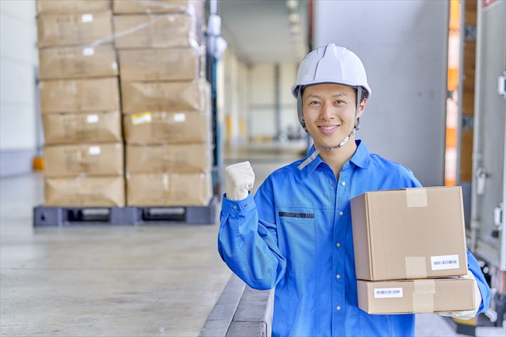 《加古川市》週払いOK・4ｔ車での企業向け一般貨物の集配ドライバー！（Web面接OK・土日休み）