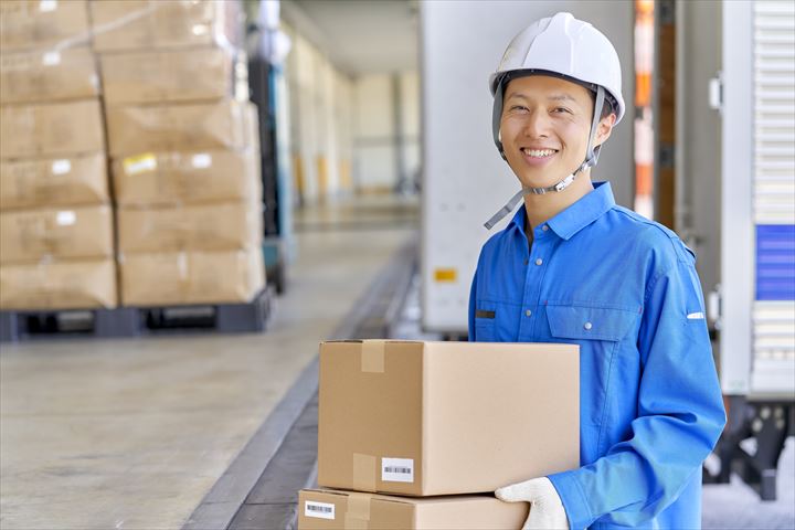 《近江八幡市》週払いOK・2ｔ車での企業向け一般貨物の集配ドライバー！（土日祝休み・日勤）