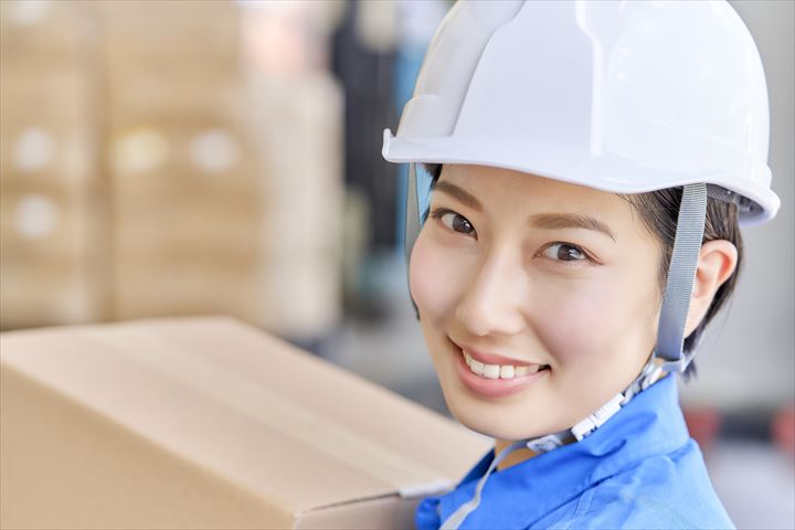 《川口市》週払いOK・4ｔ車での冷凍商品のピストン輸送ドライバー！（高収入・時間外勤務ほぼなし）