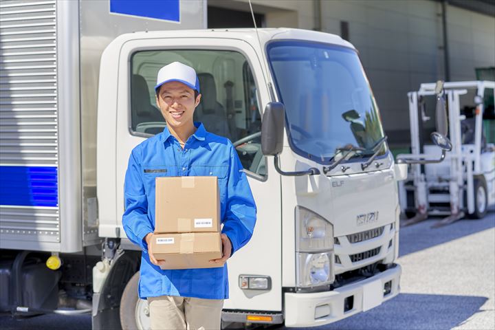 《京都市南区》週払いOK・1ｔ車での学校の給食食堂への食材の配送ドライバー！（Web面接OK・短時間9:30～15:00）