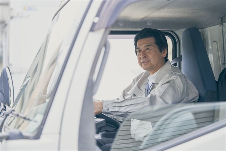 《伊丹市》週払いOK・2ｔ車でのパン製品の店舗配送ドライバー！（Web面接OK・高時給）