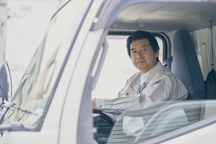 《相模原市南区》週払いOK・大型車でのチルド商品のセンター間配送ドライバー！（Web面接OK・高収入）