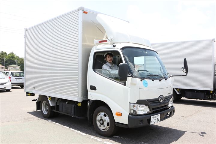 《鹿嶋市》週払いOK・2ｔ車での取引先企業へ電材の配送ドライバー！（Web面接OK・高時給）