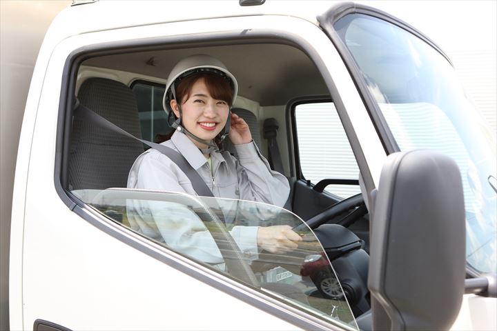 《松戸市》週払いOK・4ｔ車でのファミレス等への食品配送ドライバー！（Web面接OK・高収入）