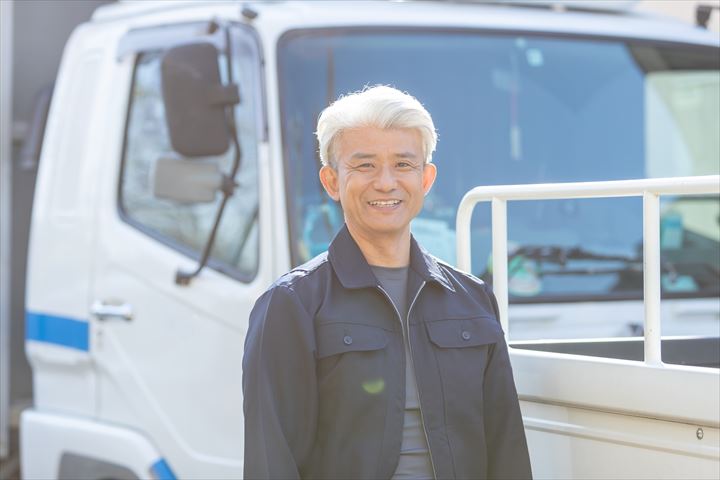 《板橋区》週払いOK・2ｔ車での葬儀屋や花屋へのお花の配送ドライバー！（Web面接OK・高時給）