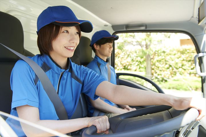 《名古屋市北区》週払いOK・4ｔ車での一般雑貨の横持ち配送ドライバー！（土日祝休み・Wワーク歓迎）