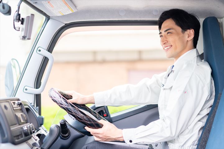 《練馬区》週払いOK・1ｔ車での水道部品の配送ドライバー！（Web面接OK・高収入）