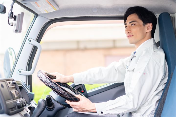 《かすみがうら市》週払いOK・4ｔ増トン車での企業向け一般貨物の集配ドライバー！（Web面接OK・高収入）