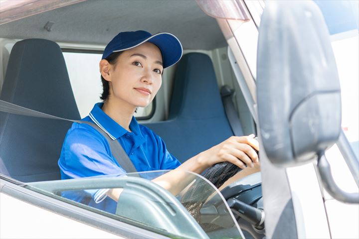 《愛西市》週払いOK・3ｔ冷蔵車での店舗へのチルド品配送ドライバー！（高収入・トラック未経験OK）