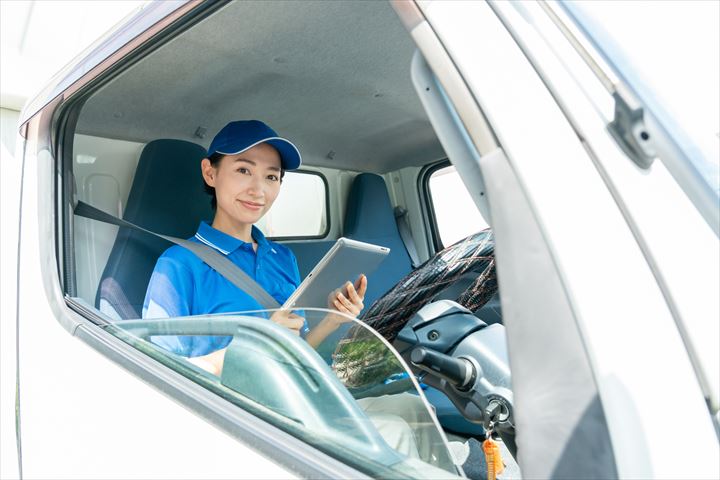 《さいたま市岩槻区》週払いOK・3ｔ車での学校などへの牛乳配送ドライバー！（土日祝休み・固定ルート）