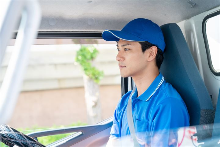 《佐波郡玉村町》週払いOK・4ｔ車での問屋や小売店などへの冷凍やチルド食品の集配ドライバー！（Web面接OK・週休2日）