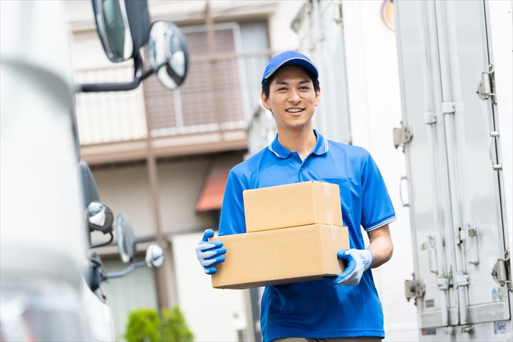 《大阪市西淀川区》週払いOK・3ｔ～4ｔ車での飲料の店舗配送ドライバー！（週休2日・AT限定OK）