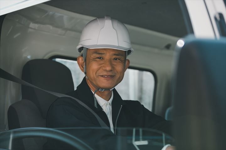 《板橋区》週払いOK・3ｔ平車での古紙などの産廃回収ドライバー！（高収入・土日休み）